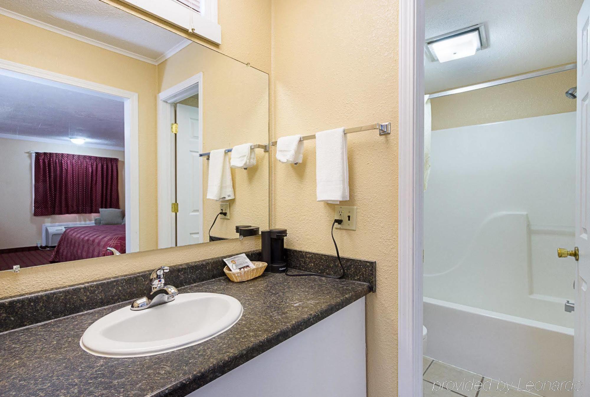 Rodeway Inn West Dodge Omaha Ngoại thất bức ảnh