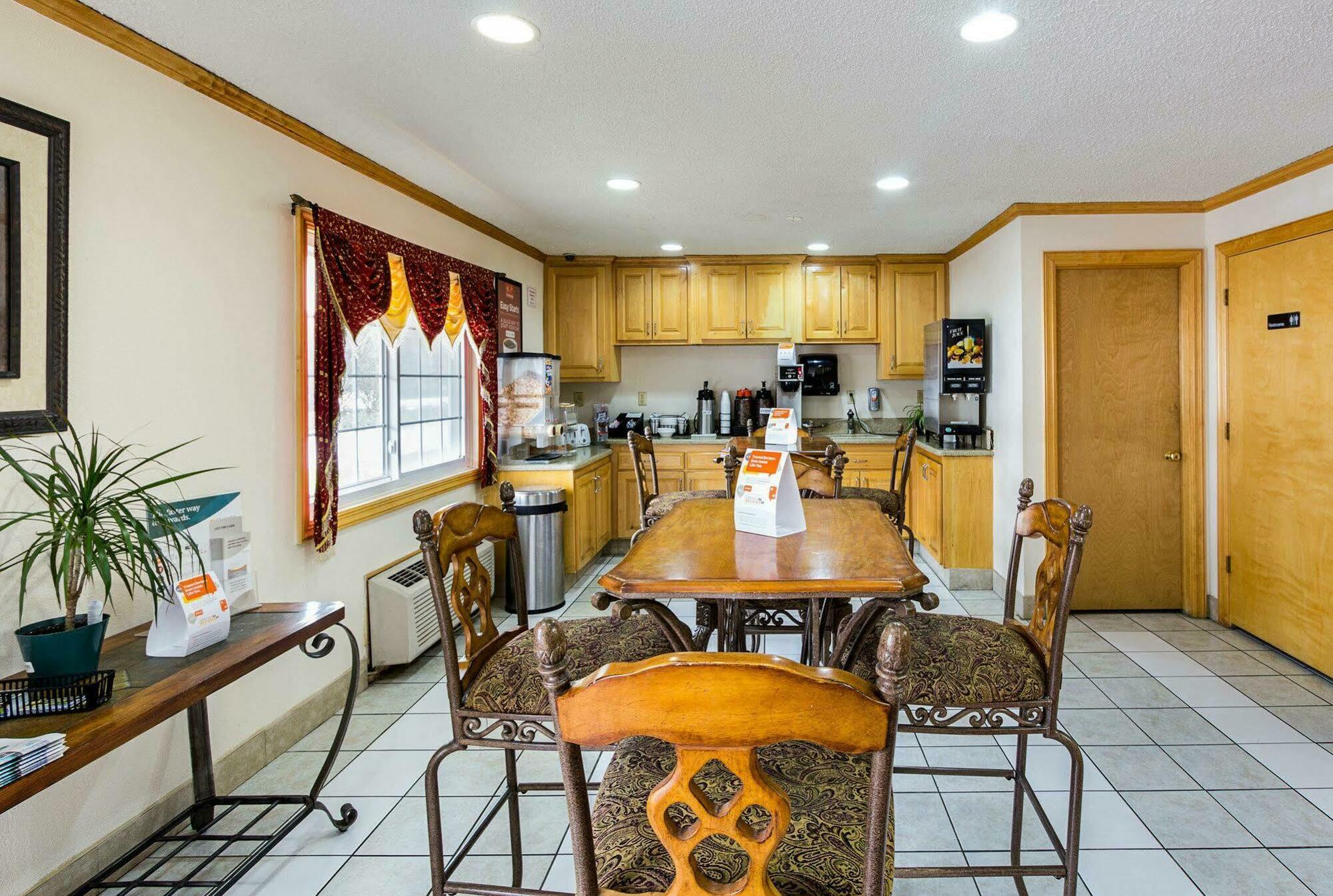 Rodeway Inn West Dodge Omaha Ngoại thất bức ảnh