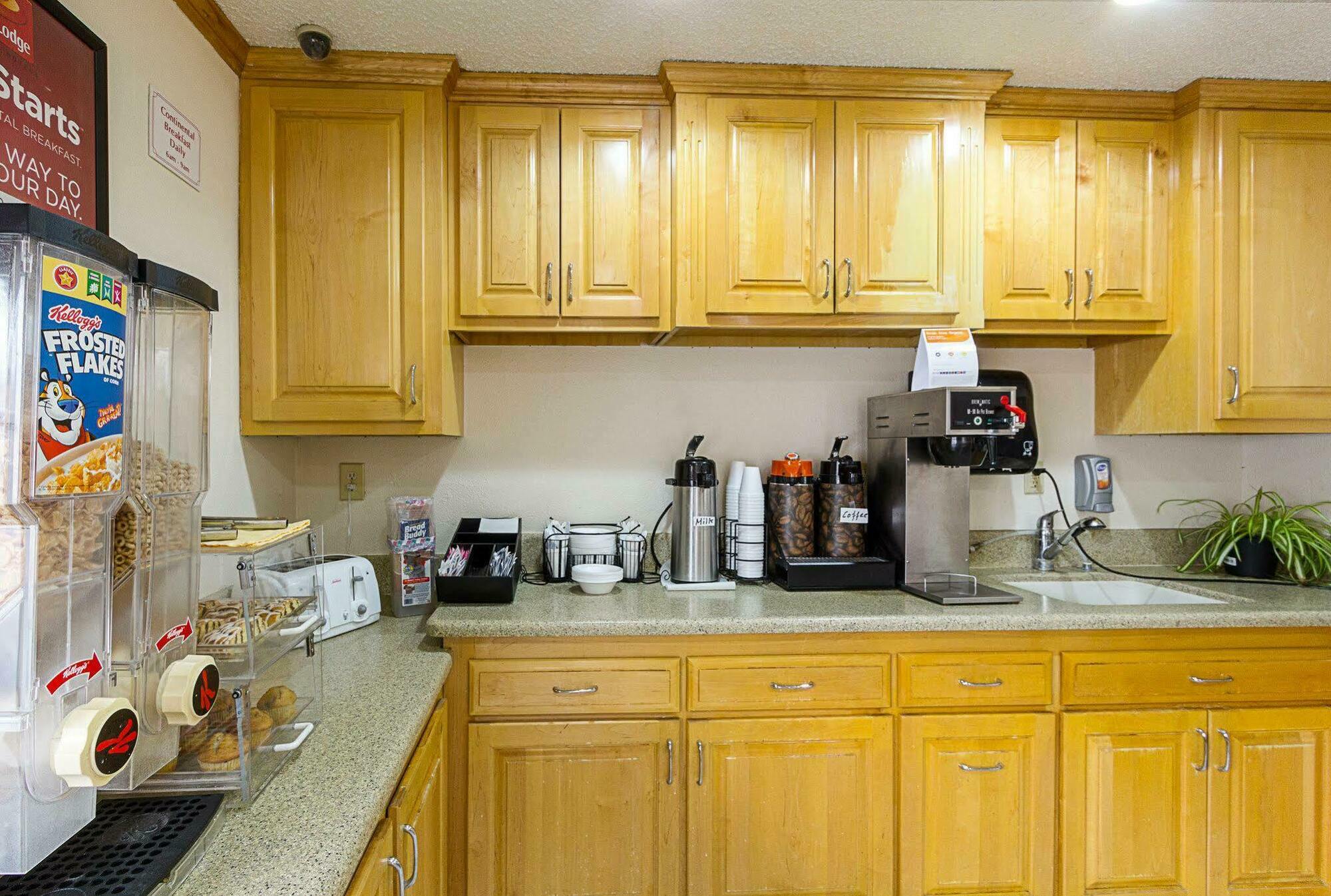 Rodeway Inn West Dodge Omaha Ngoại thất bức ảnh